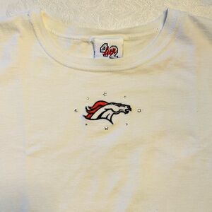 Women’s Denver Broncos White Embroidered Tee Shirt. Size Large